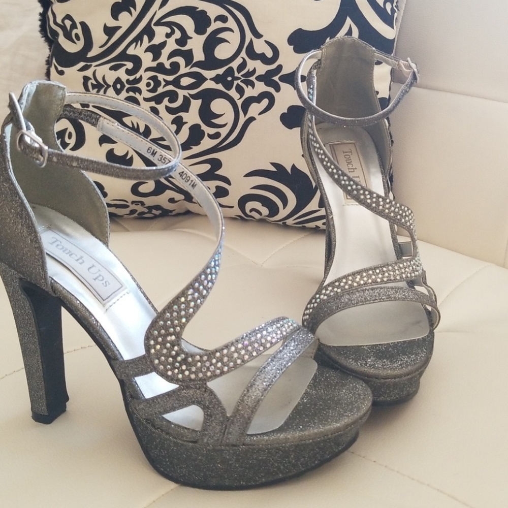 Touch Ups Silver sparkly heels Size 6